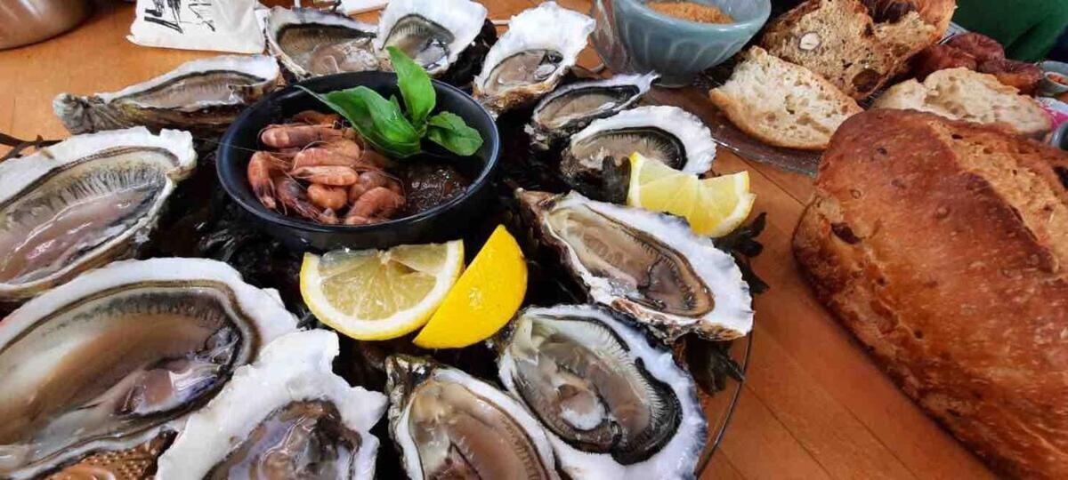Une Peniche Dans Le Bassin A Flot Du Vieux Port 拉罗歇尔 外观 照片